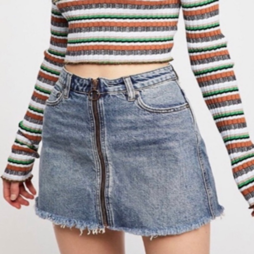 High Waisted Zipper Denim Skirt!